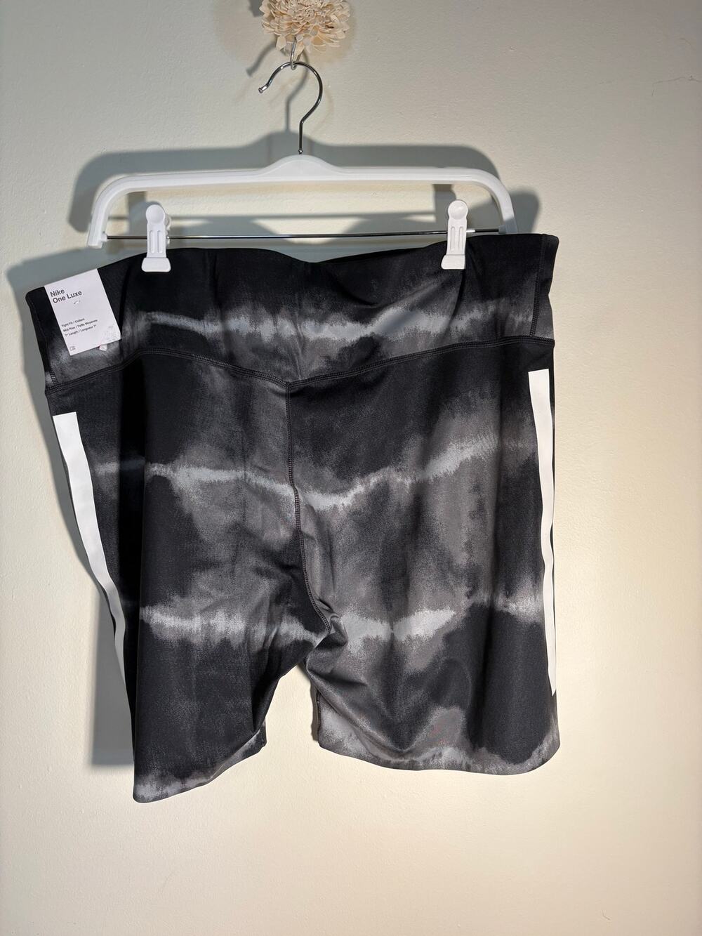 Nike One Luxe Women's 7" Mid-Rise Printed Training Shorts 2x